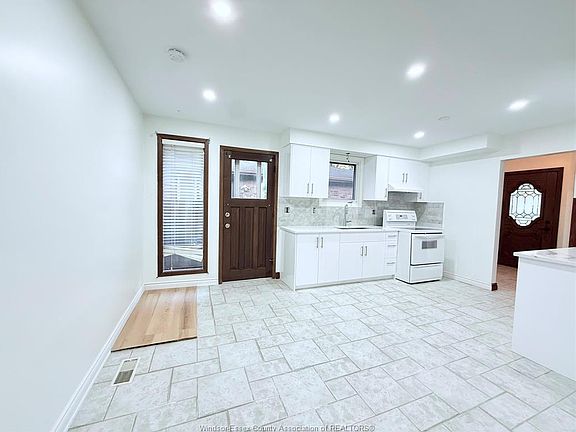 5th image of 9495 Beachdale Rd