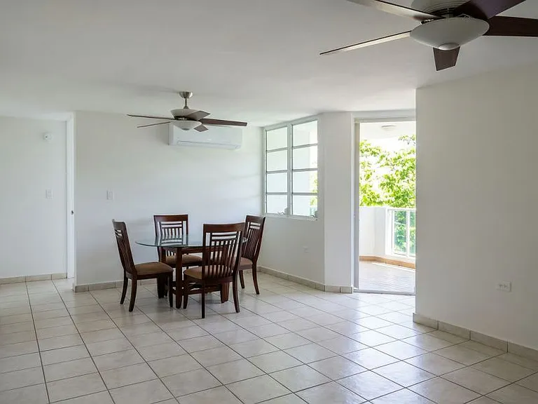Cond Plaza del Palmar Apt 708 Edificio 7, 1386 Av — Photo 2