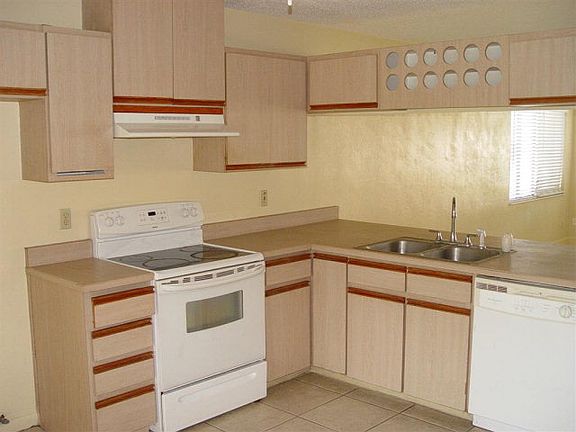 3rd image of 17 Pickston Ln