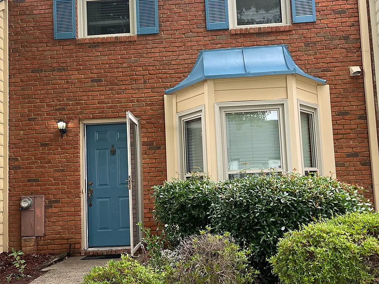 1192 Magnolia Way SE — Photo 1