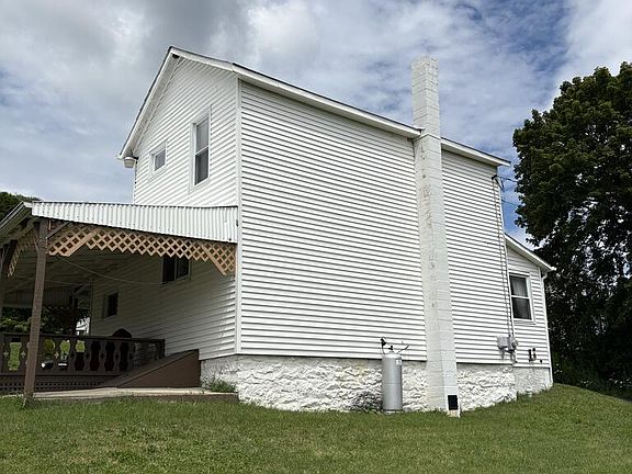 5th image of 661 Stewart St
