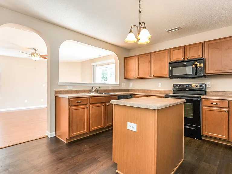63 Brookhaven Dr — Photo 7