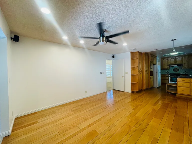 1150 Stafford Dr — Photo 16