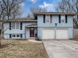 15 NW Shoal Creek Pkwy, Kansas City, MO 64155
