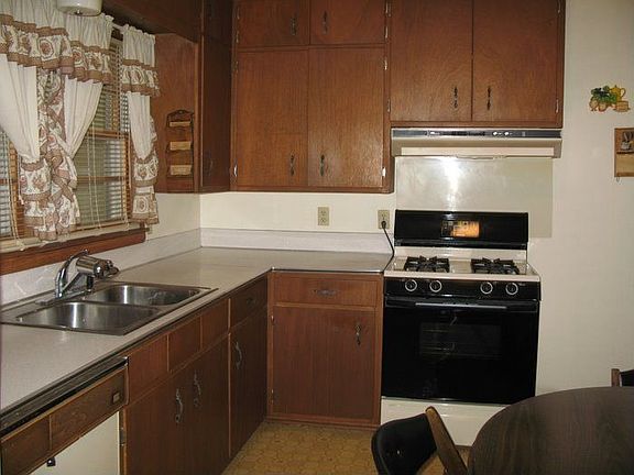 3rd image of 312 12th St SE