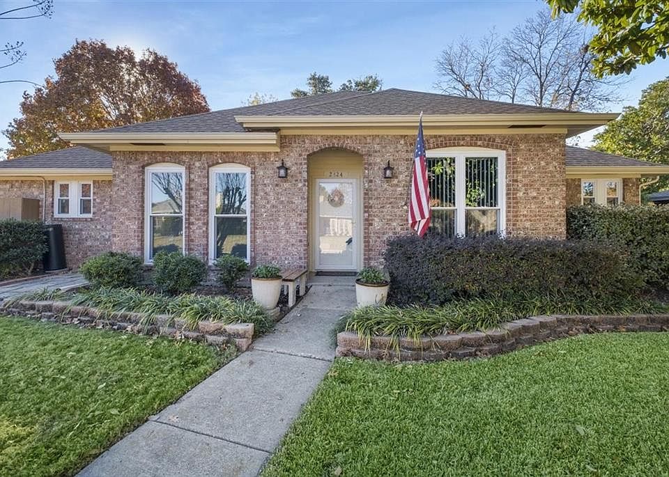1st image of 2424 Kingsridge Dr