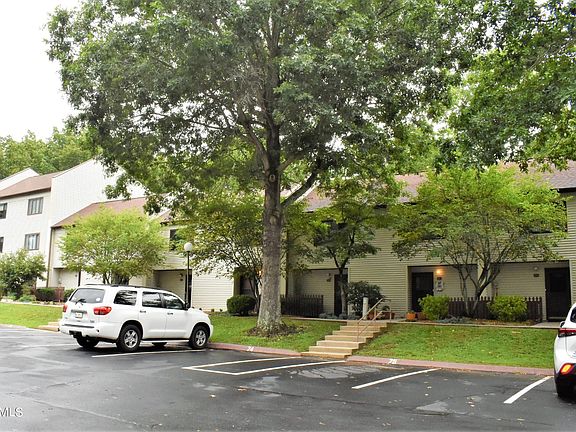 2nd image of 74 Wilshire Heights Dr
