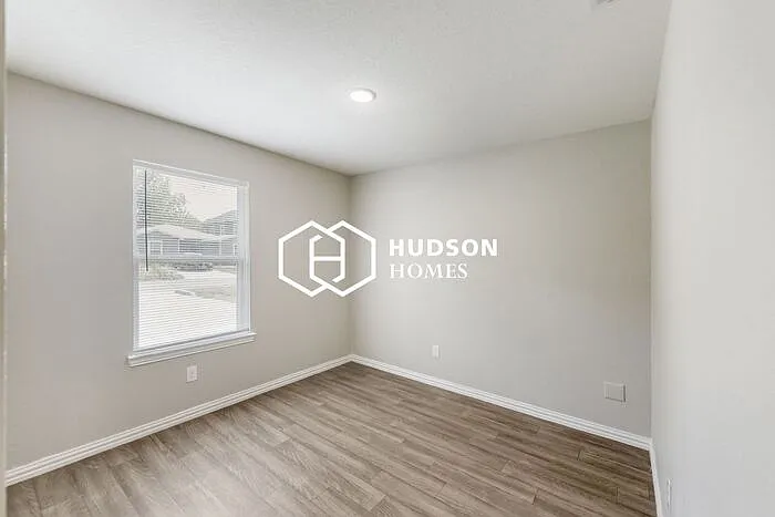423 Armstrong St — Photo 7