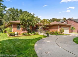 865 N Gulley Rd, Dearborn Heights, MI 48127