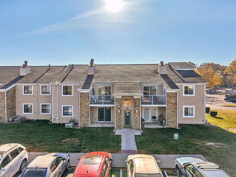 Twyckenham Apartments — Photo 33