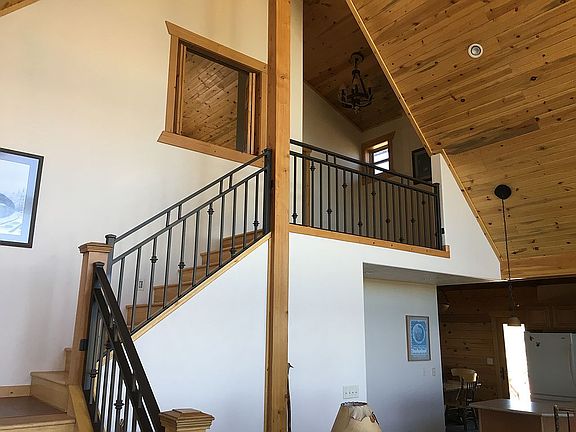4th image of 321 S Huckleberry Cir