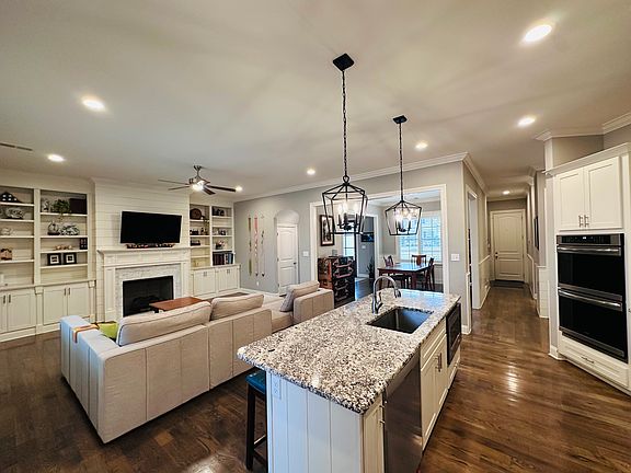 Living and kitchen area