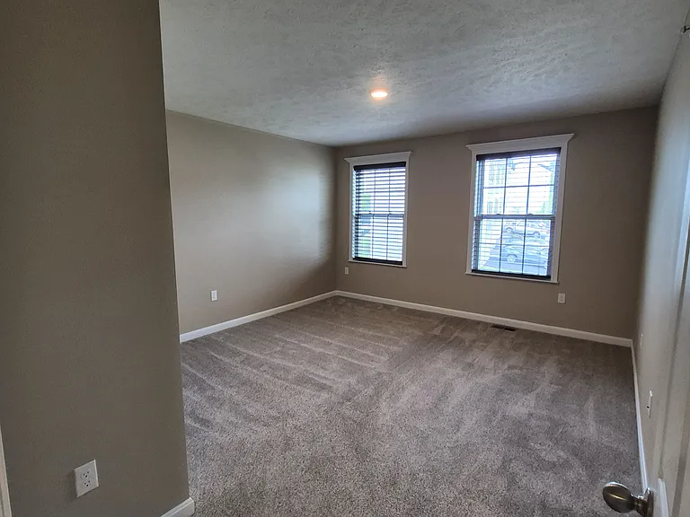 605 Alessia Ct — Photo 28