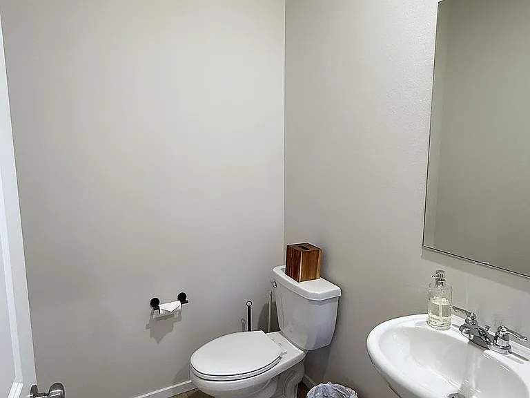 255 E Sandmyrtle Ave — Photo 5