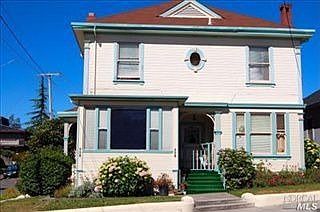 1st image of 221 Keokuk St