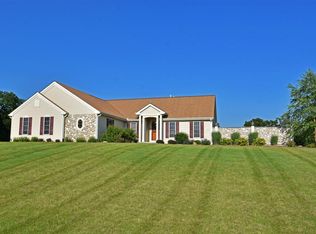 W307S8890 Woodland Dr, Mukwonago, WI 53149