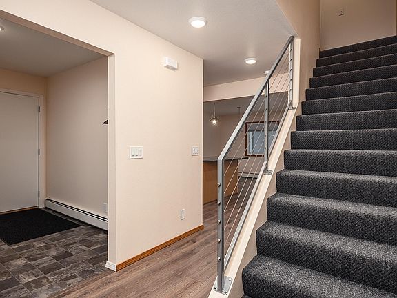 3rd image of 102 Maple Dr