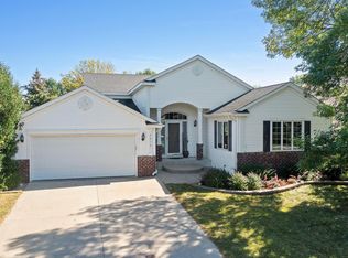 2013 Cardinal Dr, Shakopee, MN 55379