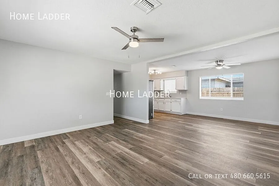 Modern 4BR Home with Upgraded Kitchen & Fenced Backyard — Photo 4