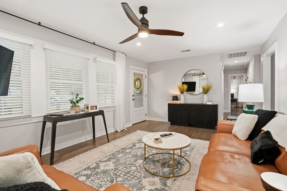 next background image