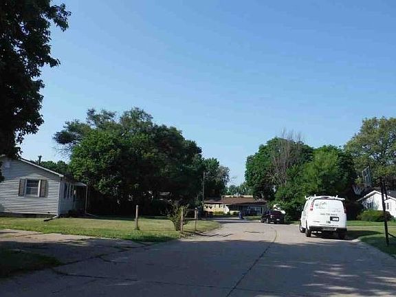 Exterior Neighborhood (street photo)
