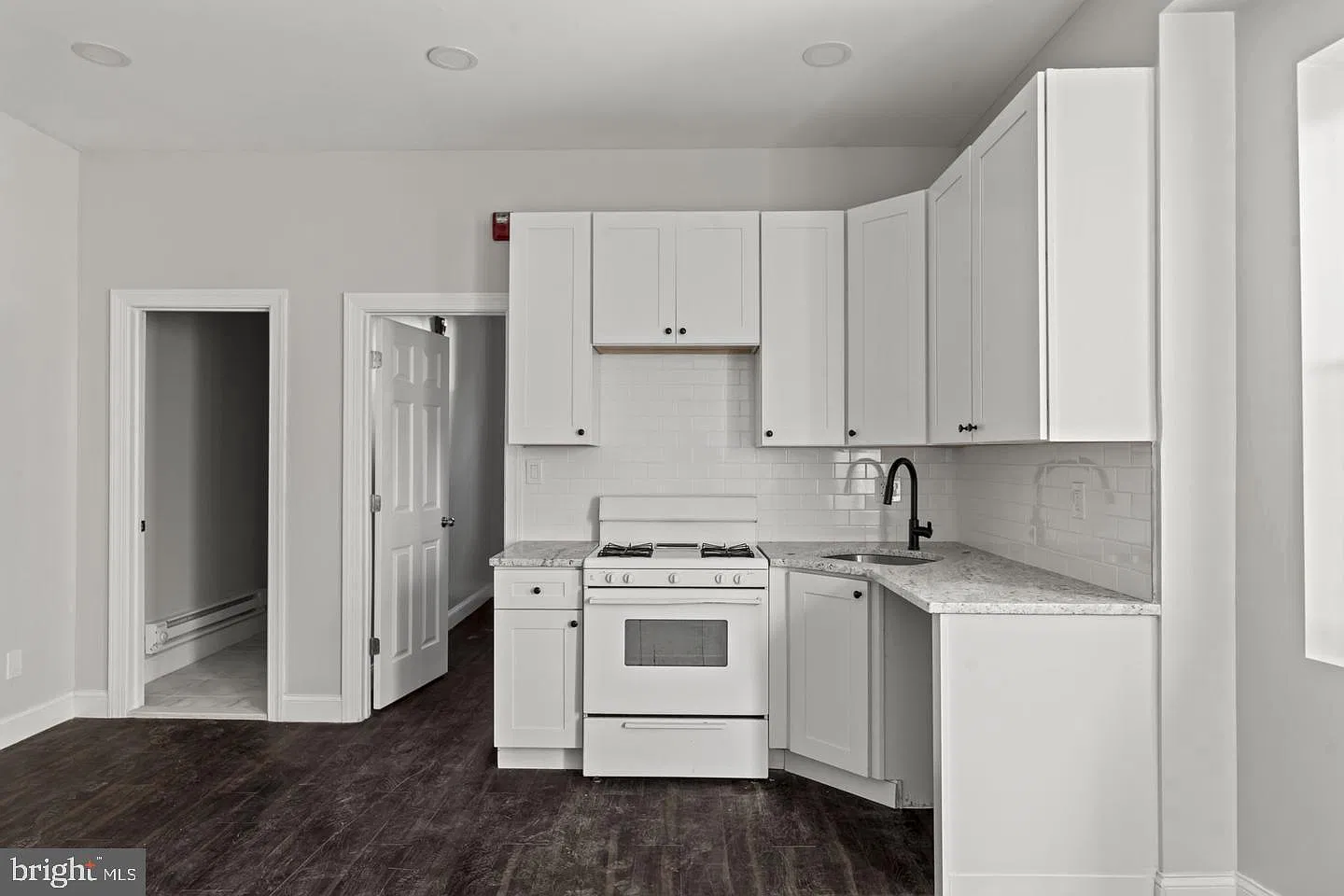 1 bed, 1.0 bath, 465 sqft, $995 — Photo 4