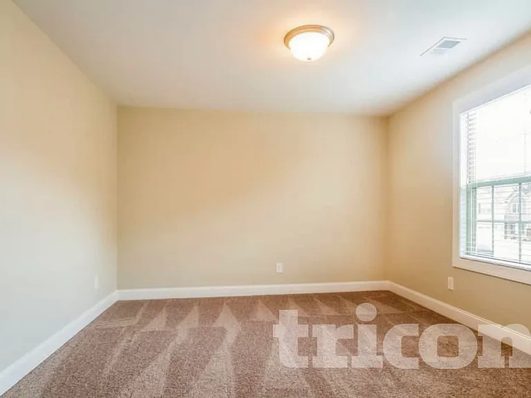 1514 Burrows Ave — Photo 8