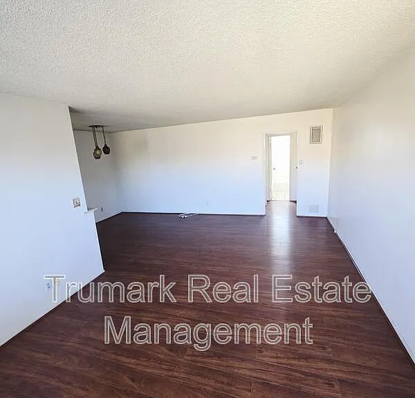 4619 Lexington Ave #5 — Photo 6