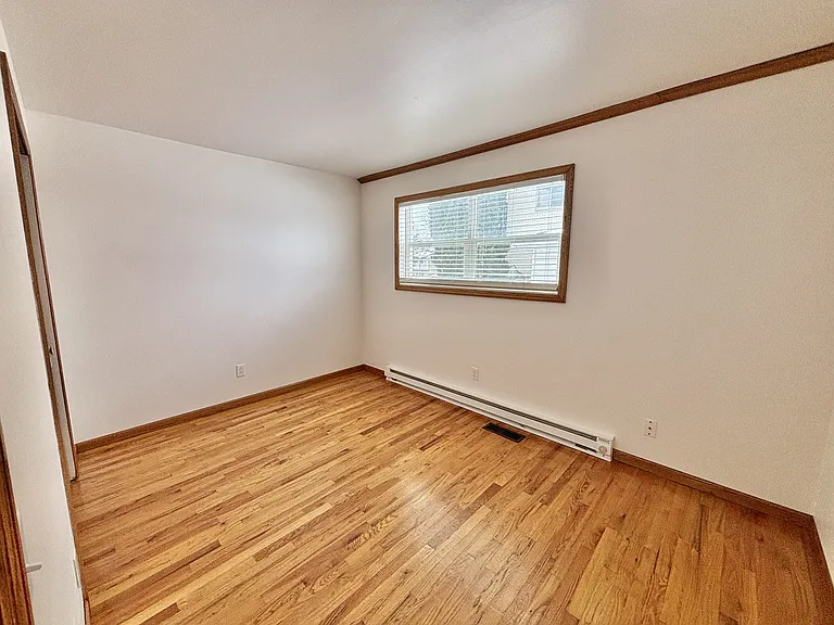 Town's Edge Apartments — Photo 26