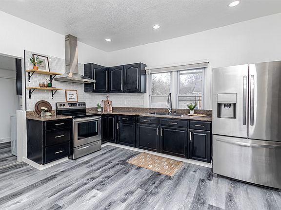 5th image of 2503 SE 5th St