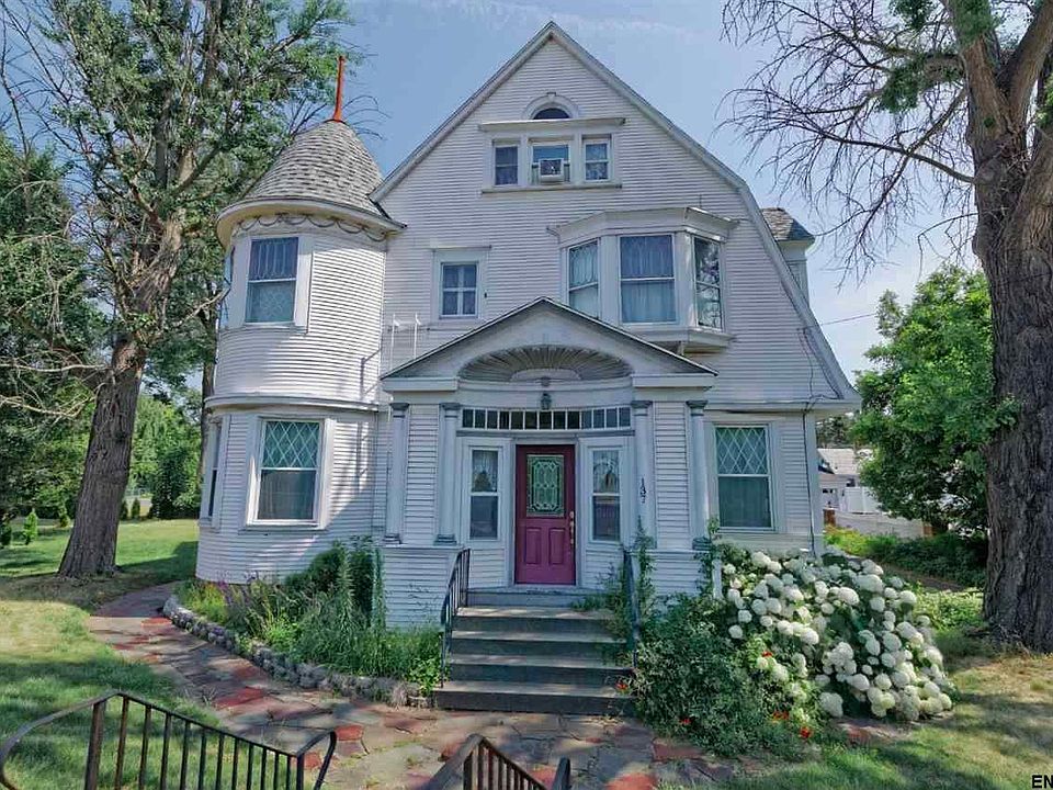 1st image of 137 Broad St APT 2