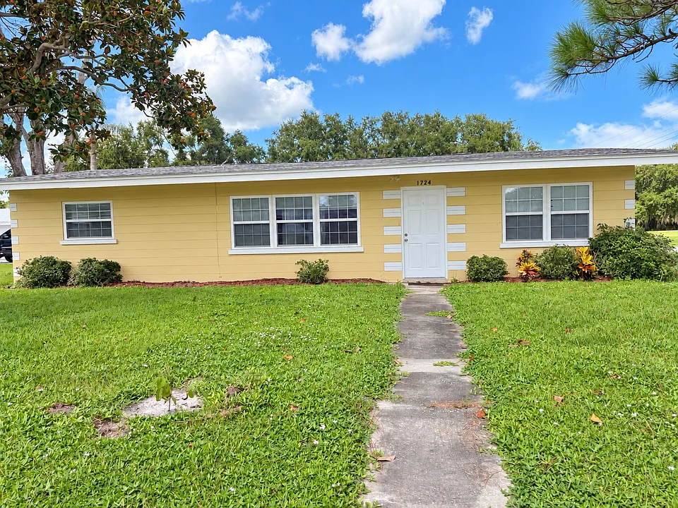 1724 Pinewood Rd