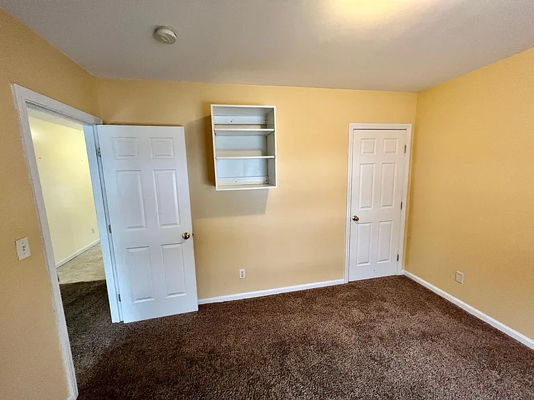 Fox Hollow Dr — Photo 3