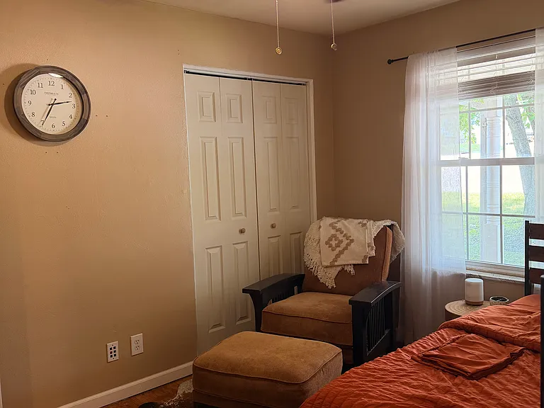 1024 Saint Clair Ave — Photo 13