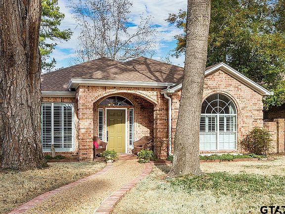 3rd image of 1108 Oak Garden Cir