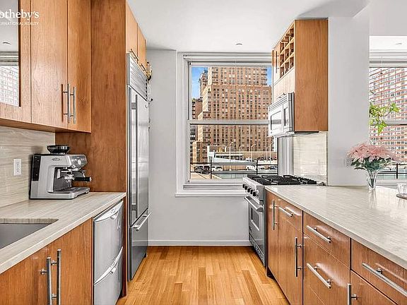 4th image of 88 Greenwich St APT 923