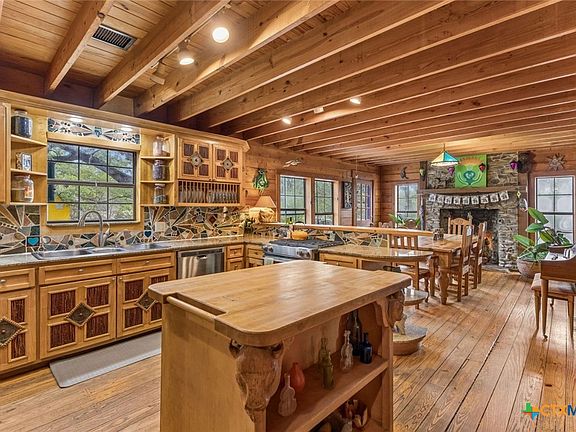 3rd image of 1218 Oakwood Loop