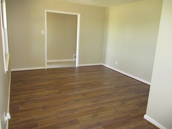 3rd image of 2102 Dartmouth Pl