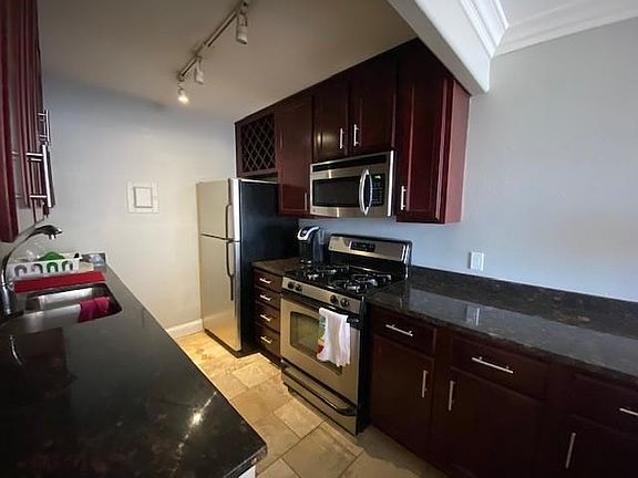 5th image of 700 E 8th St Unit 9G