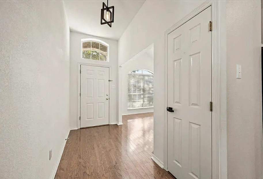 3 bed, 1731 sqft, $2,500 — Photo 2
