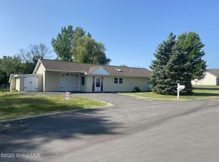 2 Glynn Dr, Cohoes, NY 12047