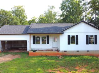 35 Charles Dr, Wellford, SC 29385