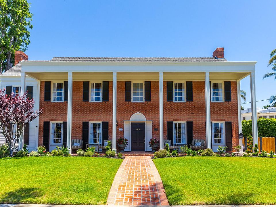 Spectacular historical home nestled in the village of Coronado down by the bay and golf course!