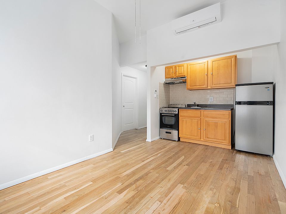 1st image of 223 W 138th St #4