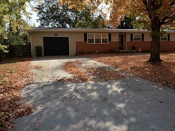 2nd image of 3130 Clearwater Dr NE