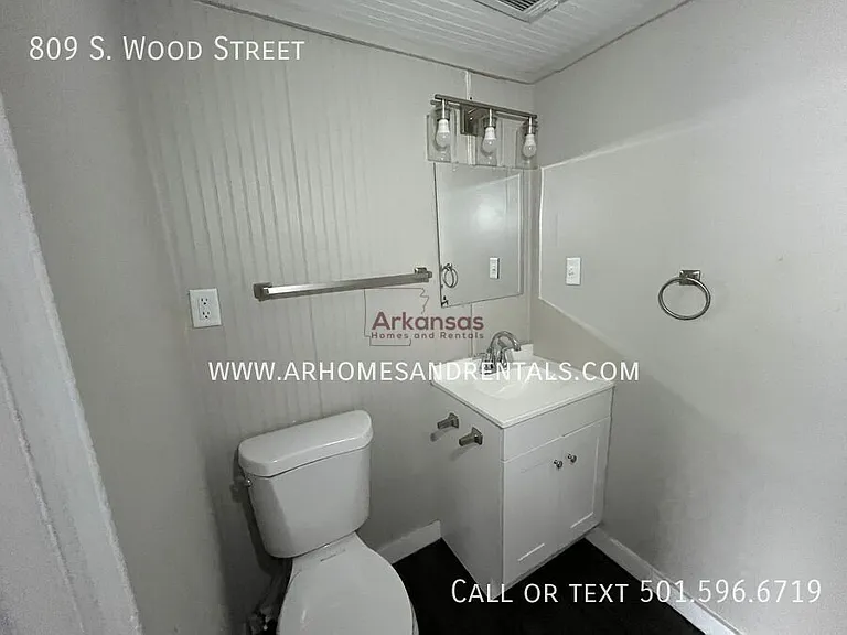 809 S Wood St — Photo 7