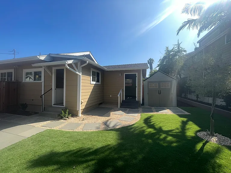 220 W Arrellaga St — Photo 17
