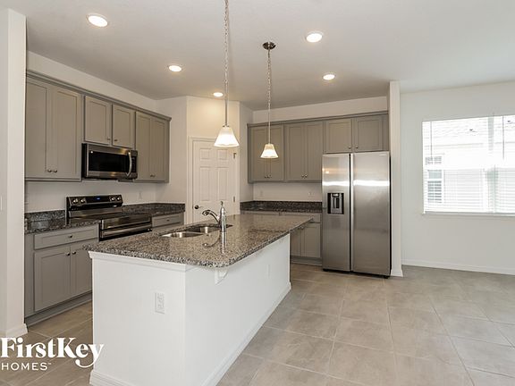 4th image of 430 Reina Way