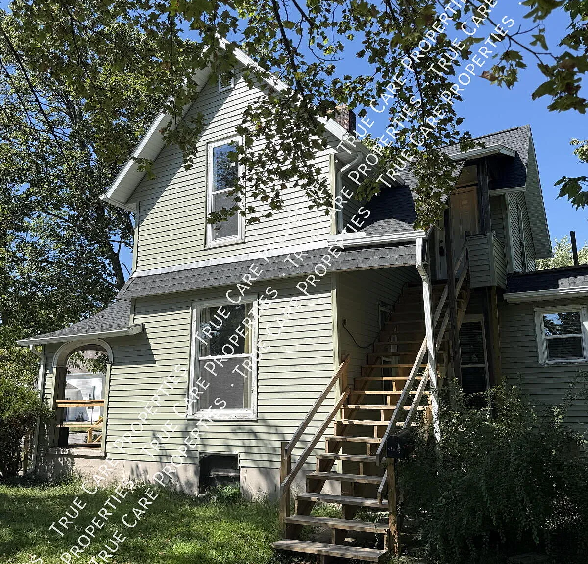 Remodeled 1-Bedroom Upstairs Apartment in Elkhart — Photo 1