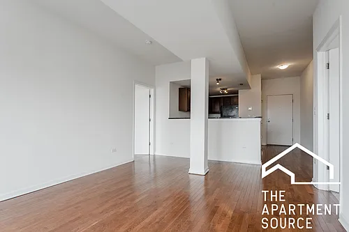 4217 W Irving Park Rd Photo 1